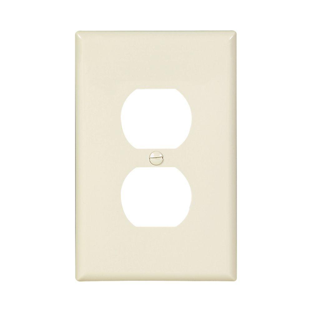 Wallplate Receptacle Mid-Size